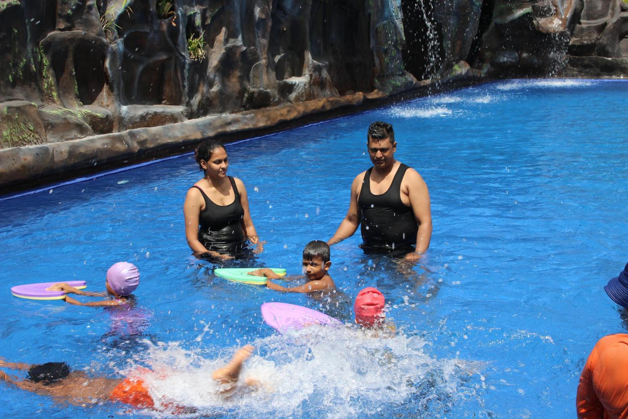 K And K Country Resort Minuwangoda Esterno foto