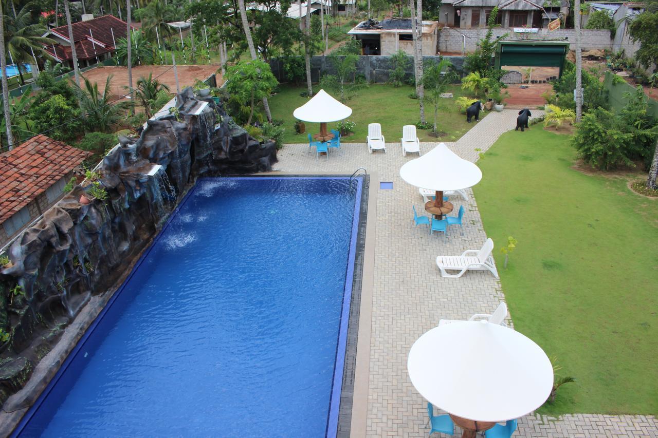 K And K Country Resort Minuwangoda Esterno foto
