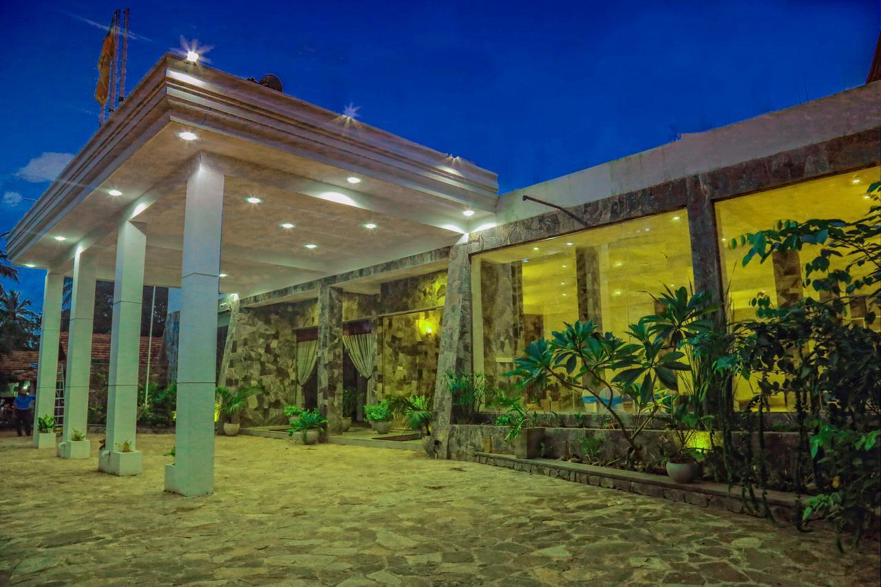 K And K Country Resort Minuwangoda Esterno foto
